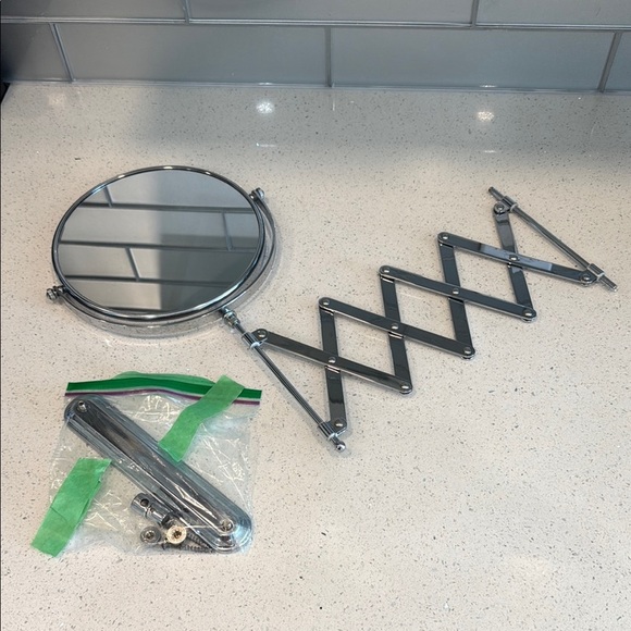 🏴 Wall-Mounted Extendable Mirror with magnification mirror - Picture 1 of 8